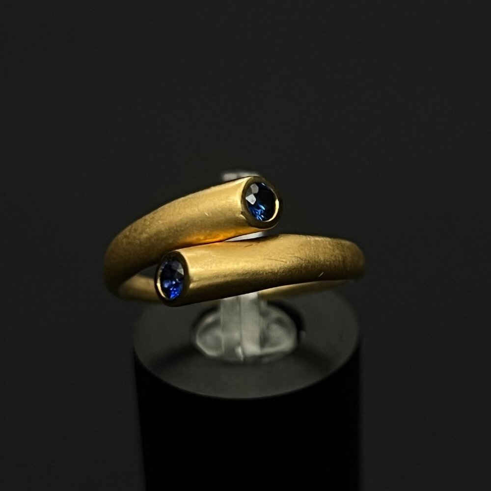 Carelle Whirl Single Sapphire Ring
